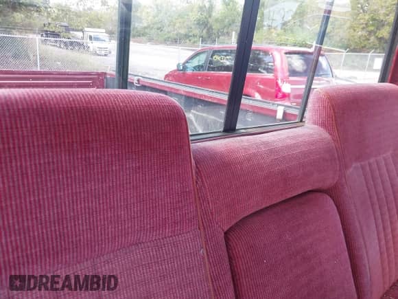 1991 Ford F-150 z VIN 1FTEF14N9MLA45412, wystawiony jako IAAI lot #43394035 z przebiegiem 179 080 mil mil oraz . Historia ofert i sprzedaży dostępna na DreamBid. Obrazek 8.