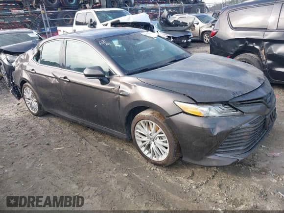 2020 Toyota Camry Hybrid XLE z VIN 4T1F31AK7LU525329, wystawiony jako IAAI lot #42515706 z przebiegiem 76 763 mil mil oraz . Historia ofert i sprzedaży dostępna na DreamBid. Obrazek 1.