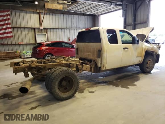 2011 Chevrolet Silverado 3500 z VIN 1GB5KZCL7BZ205246, wystawiony jako Copart lot #66574374 z przebiegiem Nie podano mil oraz Szkoda całkowita • Salvage title. Historia ofert i sprzedaży dostępna na DreamBid. Obrazek 3.