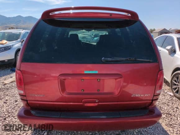 2000 Dodge Caravan SE with VIN 1B4GP44G9YB733864, listed as a Copart auction lot 67835925 with 153,322 mi miles and Salvage title. Bid and sale history available at DreamBid. Image 6.