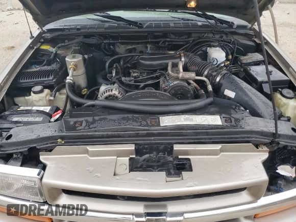 2000 Chevrolet Blazer LS с VIN 1GNCT18W2YK237969, выставлен на аукционе Copart как лот 69813985 с пробегом 250 768 миль миль и Списание • Salvage title. История ставок и продаж доступна на DreamBid. Изображение 12.