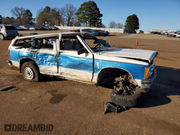 1993 Chevrolet Blazer с VIN 1GNDT13W3P2162256, выставлен на аукционе Copart как лот 41904865 с пробегом 191 390 миль миль и Списание • Salvage title. История ставок и продаж доступна на DreamBid. Изображение 4.