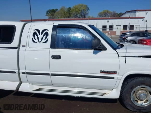 1999 Dodge 2500 with VIN 1B7KC236XXJ533327, listed as a IAAI auction lot 41885482 with 178,937 mi miles and . Bid and sale history available at DreamBid. Image 13.