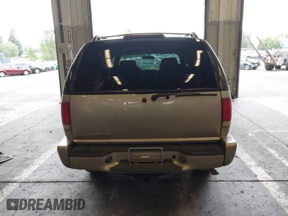 2005 Chevrolet Blazer LS with VIN 1GNCS13X85K109329, listed as a IAAI auction lot 43278597 with 160,183 mi miles and . Bid and sale history available at DreamBid. Image 16.