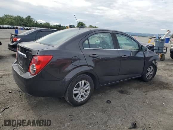 2015 Chevrolet Sonic LT с VIN 1G1JC5SG1F4208305, выставлен на аукционе Copart как лот 80689665 с пробегом 110 244 миль миль и Списание • Salvage title. История ставок и продаж доступна на DreamBid. Изображение 3.