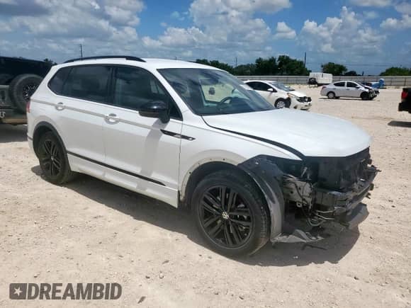 2022 Volkswagen Tiguan SE R-Line Black с VIN 3VVCB7AX2NM034944, выставлен на аукционе Copart как лот 61990465 с пробегом 47 678 миль миль и Списание • Salvage title. История ставок и продаж доступна на DreamBid. Изображение 4.