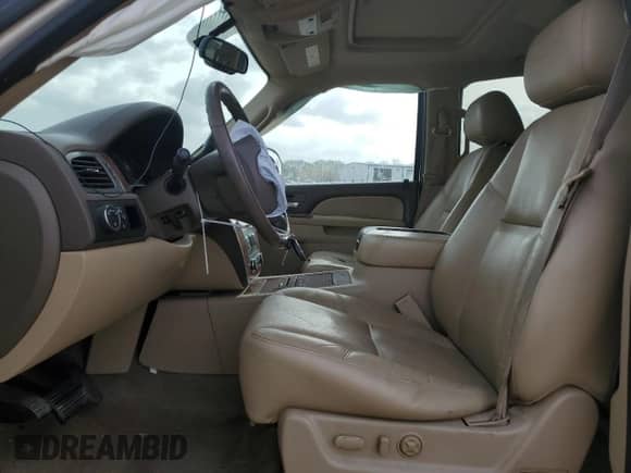2010 Chevrolet Suburban LTZ с VIN 1GNUCKE03AR279509, выставлен на аукционе Copart как лот 58542045 с пробегом 255 821 миль миль и Списание • Salvage title. История ставок и продаж доступна на DreamBid. Изображение 7.
