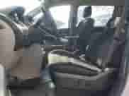 2019 Dodge Grand Caravan SE z VIN 2C7WDGBG2KR801459, wystawiony jako Copart lot #84395145 z przebiegiem 34 007 mil mil oraz Szkoda całkowita • Salvage title. Historia ofert i sprzedaży dostępna na DreamBid. Obrazek 7.