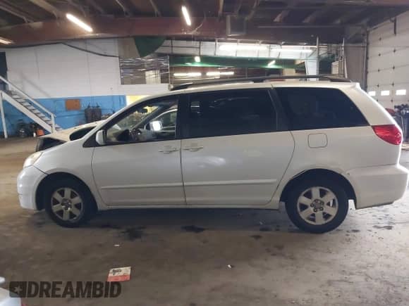 2007 Toyota Sienna XLE с VIN 5TDZK22C77S021889, выставлен на аукционе IAAI как лот 43236592 с пробегом 179 840 миль миль и . История ставок и продаж доступна на DreamBid. Изображение 14.