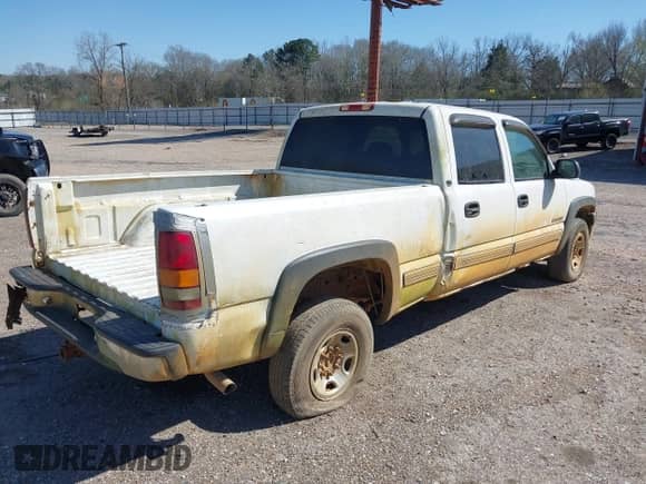 2001 Chevrolet Silverado 1500HD LS z VIN 1GCGC13U61F172302, wystawiony jako IAAI lot #41764662 z przebiegiem 218 807 mil mil oraz . Historia ofert i sprzedaży dostępna na DreamBid. Obrazek 4.