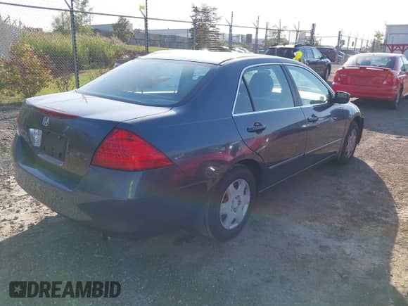 2007 Honda Accord LX с VIN JHMCM56467C020768, выставлен на аукционе IAAI как лот 43325150 с пробегом 137 766 миль миль и . История ставок и продаж доступна на DreamBid. Изображение 4.