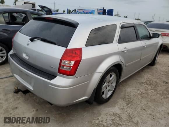 2005 Dodge Magnum SE with VIN 2D4FV48V25H550292, listed as a Copart auction lot 73678344 with 174,798 mi miles and Non repairable. Bid and sale history available at DreamBid. Image 3.