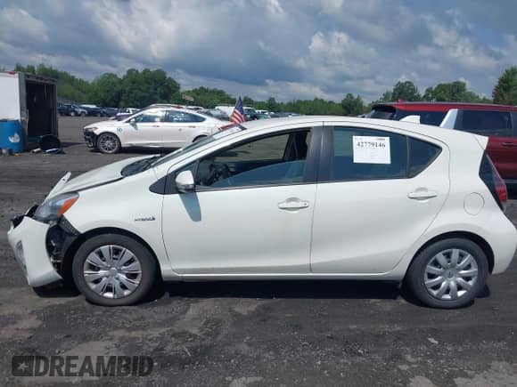 2015 Toyota Prius One z VIN JTDKDTB37F1094645, wystawiony jako IAAI lot #42779146 z przebiegiem 149 416 mil mil oraz . Historia ofert i sprzedaży dostępna na DreamBid. Obrazek 14.