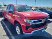 2024 Chevrolet Silverado 1500 LT z VIN 1GCRDDEK1RZ155405, wystawiony jako IAAI lot #43540237 z przebiegiem 50 431 mil mil oraz . Historia ofert i sprzedaży dostępna na DreamBid. Obrazek 33.