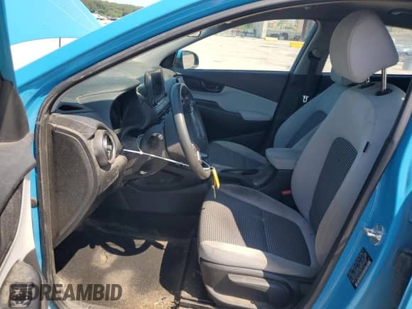 2023 Hyundai Kona SE with VIN KM8K22AB1PU961736, listed as a Copart auction lot 67800845 with 140,795 mi miles and Salvage title. Bid and sale history available at DreamBid. Image 7.