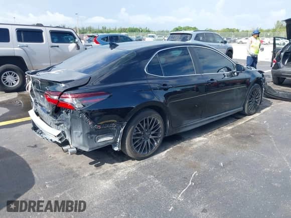 2023 Toyota Camry SE z VIN 4T1G11AK6PU774219, wystawiony jako IAAI lot #42733636 z przebiegiem 43 027 mil mil oraz . Historia ofert i sprzedaży dostępna na DreamBid. Obrazek 4.