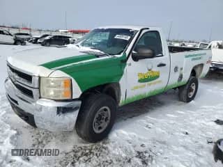 2008 Chevrolet Silverado 2500HD Work Truck z VIN 1GCHK24K48E154908, wystawiony jako Copart lot #44926145 z przebiegiem 286 247 mil mil oraz Czysty tytuł • Clean title. Historia ofert i sprzedaży dostępna na DreamBid. Obrazek 1.