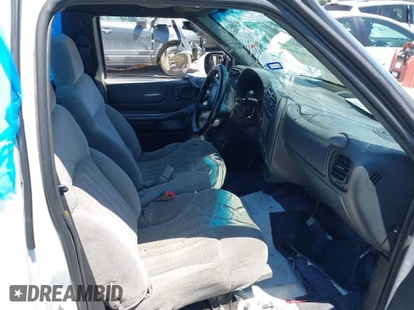 2001 Chevrolet S-10 z VIN 1GCCS14W41K125939, wystawiony jako IAAI lot #42803249 z przebiegiem Nie podano mil oraz . Historia ofert i sprzedaży dostępna na DreamBid. Obrazek 5.