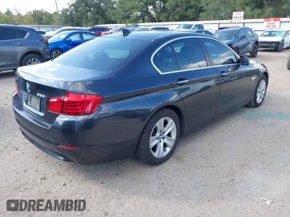 2011 BMW 5 Series 528i с VIN WBAFR1C53BC751251, выставлен на аукционе IAAI как лот 43513941 с пробегом 286 323 миль миль и . История ставок и продаж доступна на DreamBid. Изображение 4.