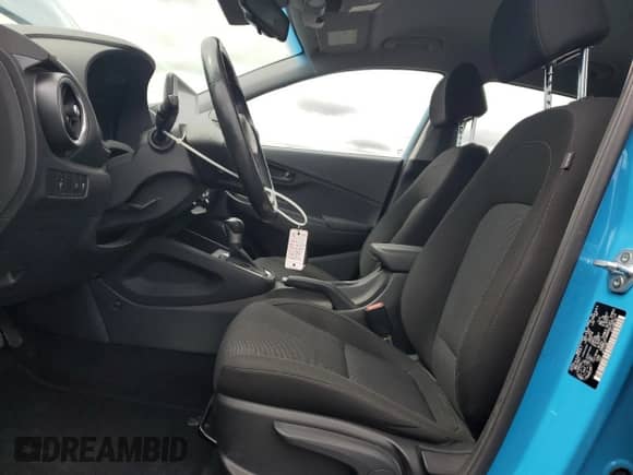 2022 Hyundai Kona SE z VIN KM8K2CAB6NU768114, wystawiony jako Copart lot #71065985 z przebiegiem 34 379 mil mil oraz Szkoda całkowita • Salvage title. Historia ofert i sprzedaży dostępna na DreamBid. Obrazek 7.