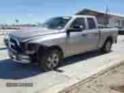 2023 Ram 1500 Tradesman z VIN 1C6RR7FT5PS537475, wystawiony jako Copart lot #47872045 z przebiegiem 46 382 mil mil oraz Szkoda całkowita • Salvage title. Historia ofert i sprzedaży dostępna na DreamBid. Obrazek 1.