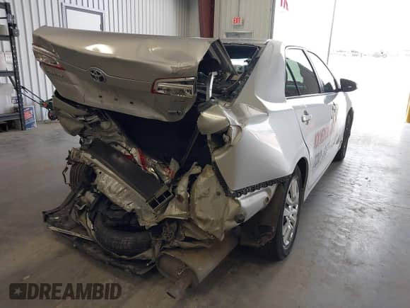 2013 Toyota Camry LE z VIN 4T1BD1FK8DU064728, wystawiony jako IAAI lot #42398146 z przebiegiem 100 867 mil mil oraz . Historia ofert i sprzedaży dostępna na DreamBid. Obrazek 17.