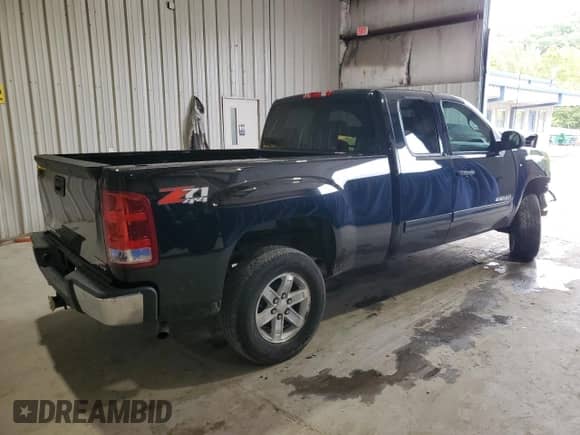 2013 GMC Sierra 1500 SLE z VIN 1GTR2VE78DZ257087, wystawiony jako Copart lot #70910825 z przebiegiem 62 007 mil mil oraz Szkoda całkowita • Salvage title. Historia ofert i sprzedaży dostępna na DreamBid. Obrazek 3.