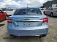 2014 Chrysler 200 Touring z VIN 1C3CCBBG5EN105576, wystawiony jako Copart lot #57359495 z przebiegiem 83 414 mil mil oraz Szkoda całkowita • Salvage title. Historia ofert i sprzedaży dostępna na DreamBid. Obrazek 6.