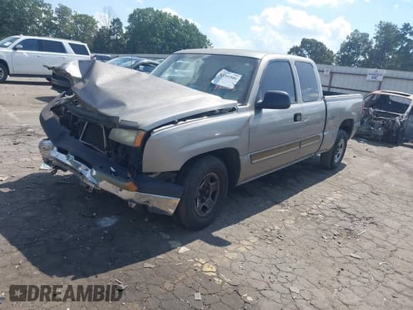 2003 Chevrolet Silverado 1500 LS with VIN 2GCEC19V531173023, listed as a IAAI auction lot 43301886 with 204,886 mi miles and . Bid and sale history available at DreamBid. Image 2.