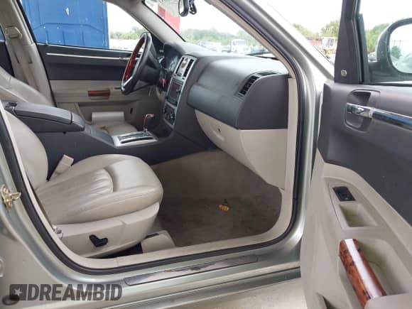 2006 Chrysler 300 C with VIN 2C3LA63H46H396442, listed as a IAAI auction lot 43040051 with 136,196 mi miles and . Bid and sale history available at DreamBid. Image 5.