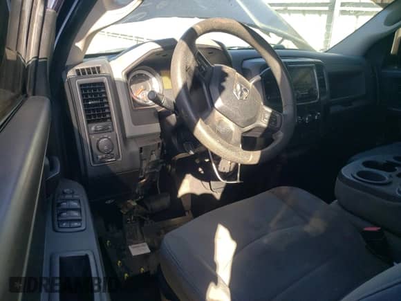 2013 Ram 1500 Tradesman z VIN 1C6RR6FT4DS524111, wystawiony jako Copart lot #57971575 z przebiegiem 171 816 mil mil oraz Szkoda całkowita • Salvage title. Historia ofert i sprzedaży dostępna na DreamBid. Obrazek 8.