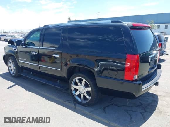 2008 Cadillac Escalade ESV с VIN 1GYFK66888R221139, выставлен на аукционе IAAI как лот 42671536 с пробегом 200 752 миль миль и . История ставок и продаж доступна на DreamBid. Изображение 3.