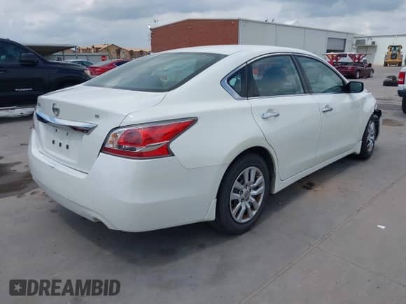 2015 Nissan Altima S z VIN 1N4AL3AP0FN879302, wystawiony jako IAAI lot #42134972 z przebiegiem 100 873 mil mil oraz . Historia ofert i sprzedaży dostępna na DreamBid. Obrazek 4.