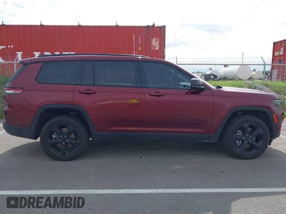 2024 Jeep Grand Cherokee Limited with VIN 1C4RJKBG5R8528707, listed as a IAAI auction lot 42522839 with 8,930 mi miles and . Bid and sale history available at DreamBid. Image 13.