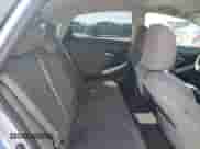 2015 Toyota Prius Advanced z VIN JTDKN3DP6F3065963, wystawiony jako Copart lot #71735945 z przebiegiem 147 040 mil mil oraz Szkoda całkowita • Salvage title. Historia ofert i sprzedaży dostępna na DreamBid. Obrazek 10.