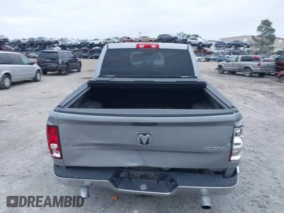 2019 Ram 1500 Express z VIN 1C6RR7KT7KS743055, wystawiony jako IAAI lot #41298661 z przebiegiem 57 536 mil mil oraz . Historia ofert i sprzedaży dostępna na DreamBid. Obrazek 16.