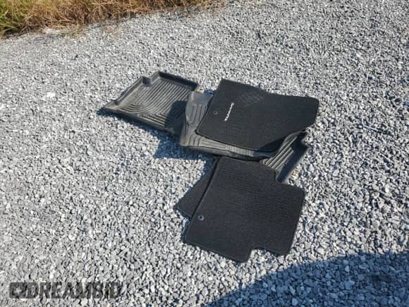 2016 Hyundai Santa Fe Premium z VIN KM8SNDHF8GU139530, wystawiony jako Copart lot #80392995 z przebiegiem 152 002 mil mil oraz Czysty tytuł • Clean title. Historia ofert i sprzedaży dostępna na DreamBid. Obrazek 13.