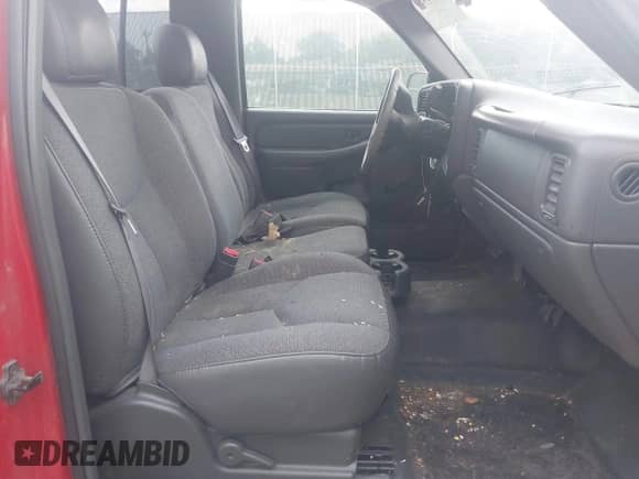 2004 Chevrolet Silverado 1500 z VIN 1GCEC14X64Z107615, wystawiony jako IAAI lot #43362450 z przebiegiem 158 887 mil mil oraz . Historia ofert i sprzedaży dostępna na DreamBid. Obrazek 5.