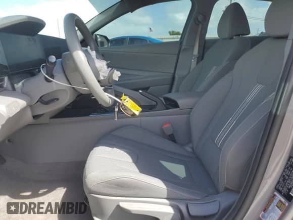 2024 Hyundai Elantra SEL z VIN KMHLM4DG2RU664396, wystawiony jako Copart lot #84992585 z przebiegiem 39 533 mil mil oraz Nie do naprawy • Non repairable. Historia ofert i sprzedaży dostępna na DreamBid. Obrazek 7.