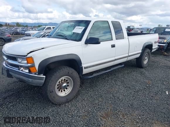 1998 Chevrolet Silverado 2500 с VIN 1GCGK29RXWE183330, выставлен на аукционе IAAI как лот 41938680 с пробегом 229 376 миль миль и . История ставок и продаж доступна на DreamBid. Изображение 17.