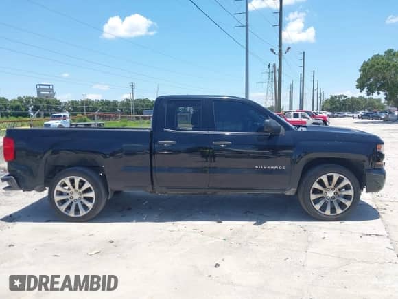 2017 Chevrolet Silverado 1500 Custom с VIN 1GCRCPEC9HZ263024, выставлен на аукционе IAAI как лот 42472981 с пробегом 128 953 миль миль и . История ставок и продаж доступна на DreamBid. Изображение 13.