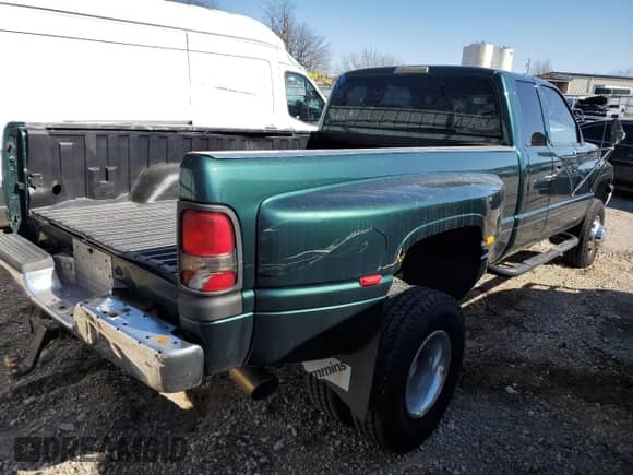 2002 Dodge 3500 z VIN 3B7MF33672M299598, wystawiony jako Copart lot #46682935 z przebiegiem 137 780 mil mil oraz Szkoda całkowita • Salvage title. Historia ofert i sprzedaży dostępna na DreamBid. Obrazek 3.