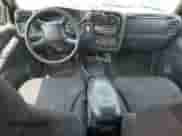 2004 Chevrolet S-10 LS z VIN 1GCDT13X74K118421, wystawiony jako Copart lot #60992535 z przebiegiem 150 399 mil mil oraz Czysty tytuł • Clean title. Historia ofert i sprzedaży dostępna na DreamBid. Obrazek 8.