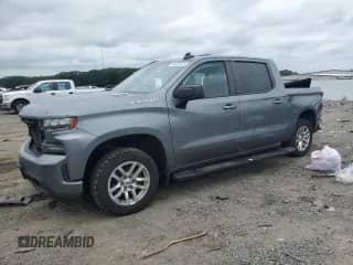 2020 Chevrolet Silverado 1500 RST с VIN 3GCUYEET0LG367068, выставлен на аукционе Copart как лот 64624325 с пробегом 137 442 миль миль и Списание • Salvage title. История ставок и продаж доступна на DreamBid. Изображение 1.