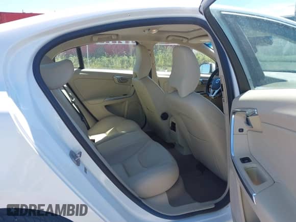 2015 Volvo S60 T5 Drive-E Premier с VIN YV126MFB4F1311757, выставлен на аукционе IAAI как лот 43069692 с пробегом 122 281 миль миль и . История ставок и продаж доступна на DreamBid. Изображение 8.