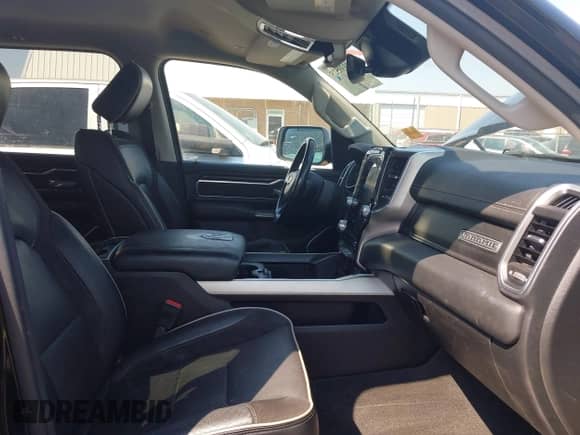 2022 Ram 1500 Laramie z VIN 1C6SRFJT1NN208156, wystawiony jako IAAI lot #42939525 z przebiegiem 61 304 mil mil oraz . Historia ofert i sprzedaży dostępna na DreamBid. Obrazek 5.