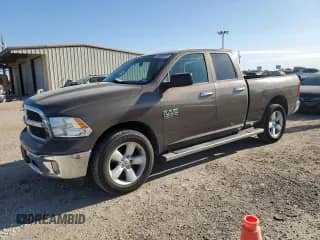 2020 Ram 1500 Tradesman z VIN 1C6RR6FGXLS151609, wystawiony jako Copart lot #82636385 z przebiegiem 96 743 mil mil oraz Szkoda całkowita • Salvage title. Historia ofert i sprzedaży dostępna na DreamBid. Obrazek 1.