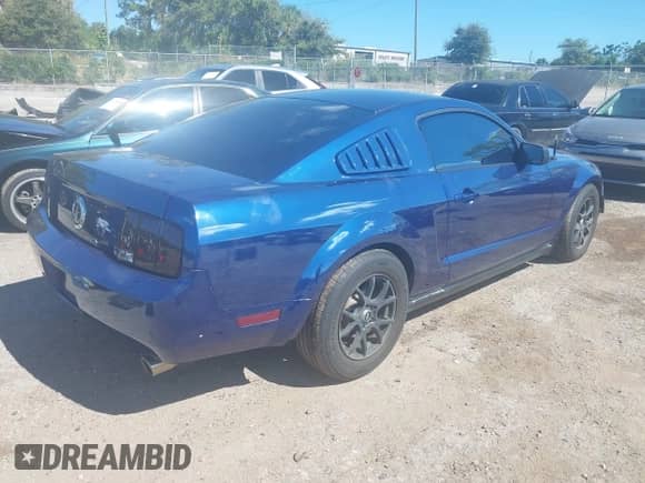 2005 Ford Mustang Deluxe with VIN 1ZVFT80N755138508, listed as a IAAI auction lot 43460199 with 127,130 mi miles and . Bid and sale history available at DreamBid. Image 4.