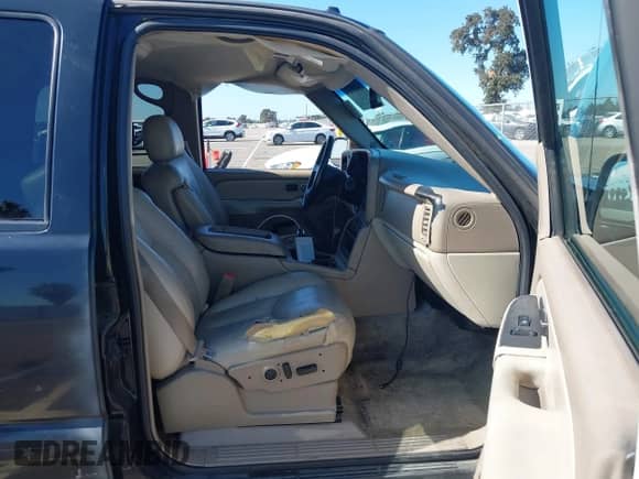 2003 Chevrolet Tahoe Z71 z VIN 1GNEK13T63R134594, wystawiony jako IAAI lot #43429932 z przebiegiem 237 653 mil mil oraz . Historia ofert i sprzedaży dostępna na DreamBid. Obrazek 5.