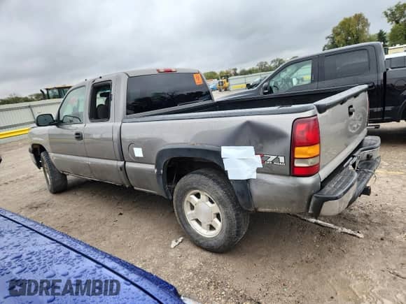 2006 GMC Sierra 1500 SLE2 z VIN 1GTEK19Z76Z130711, wystawiony jako Copart lot #82642185 z przebiegiem Nie podano mil oraz Czysty tytuł • Clean title. Historia ofert i sprzedaży dostępna na DreamBid. Obrazek 2.
